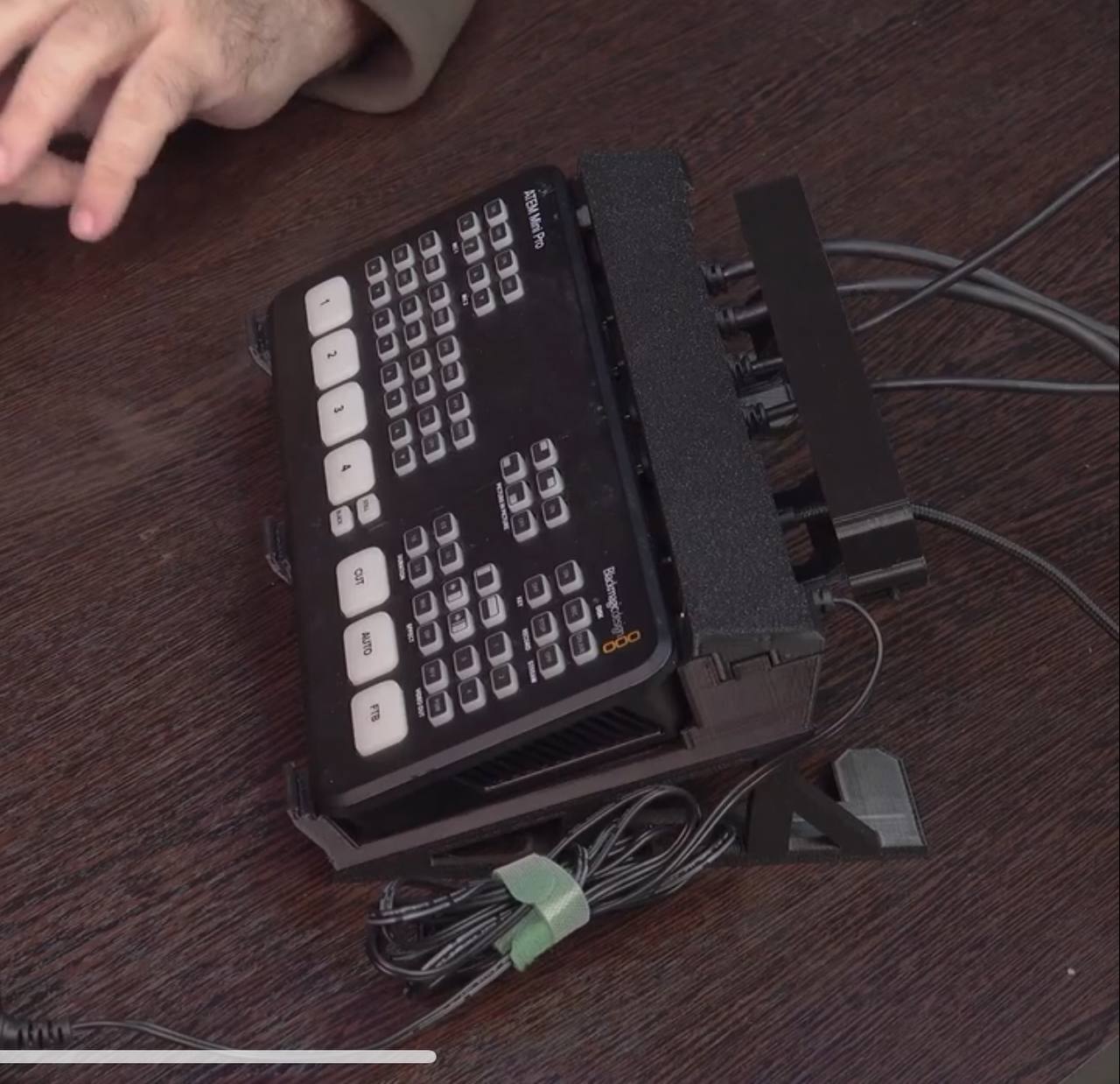 Михаил Неляпин @nelyapinlive запилил видео про запиленную на