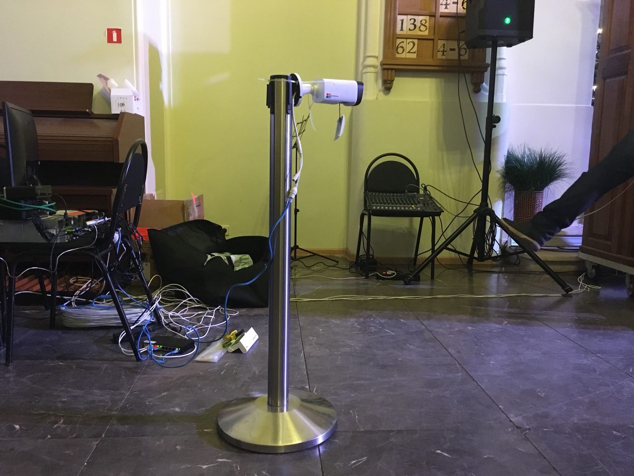 Камера на столбике.   Чистое RTSP по святой паре без всяких